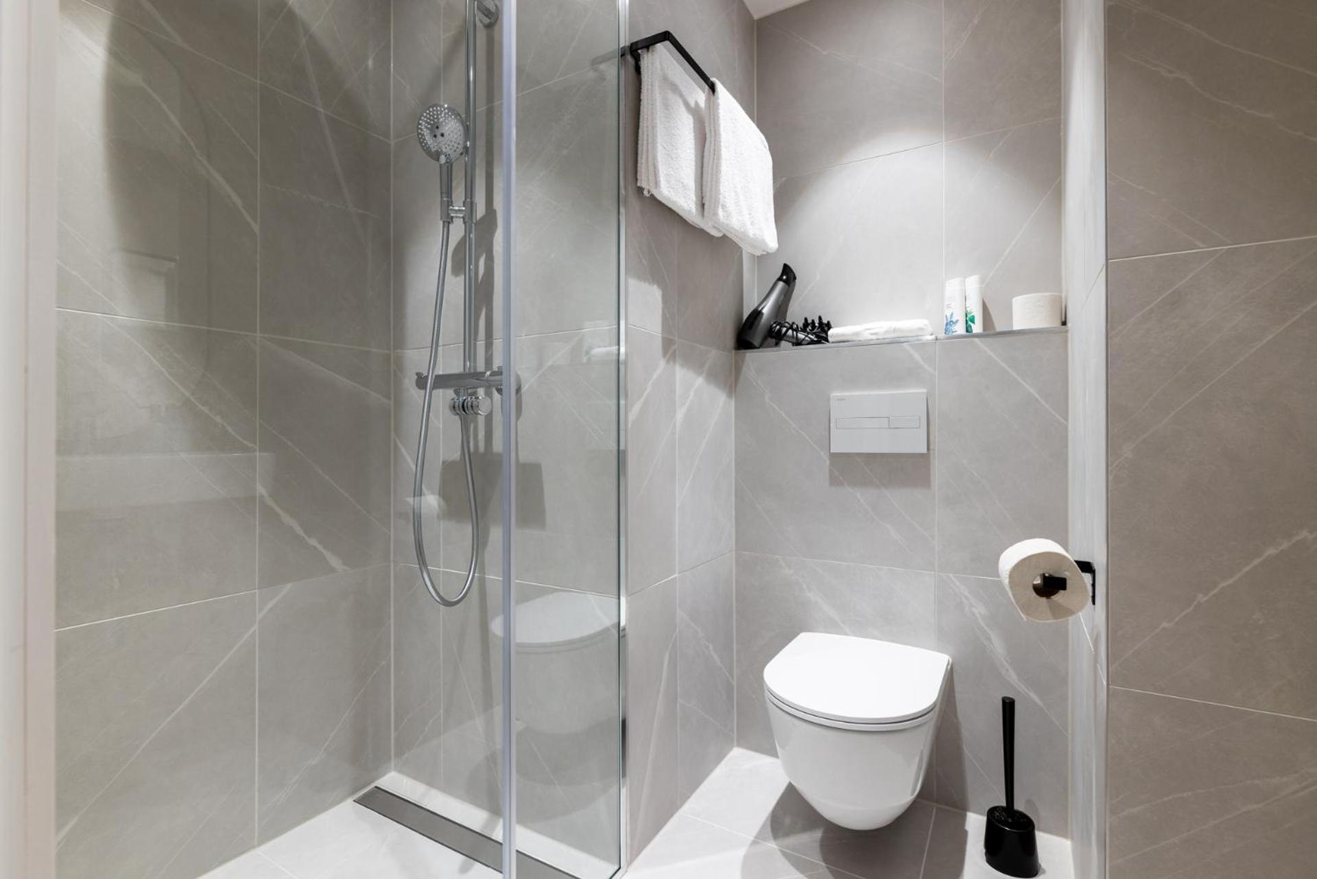 Stylish Volta Quarter Studios With Ac Huoneisto